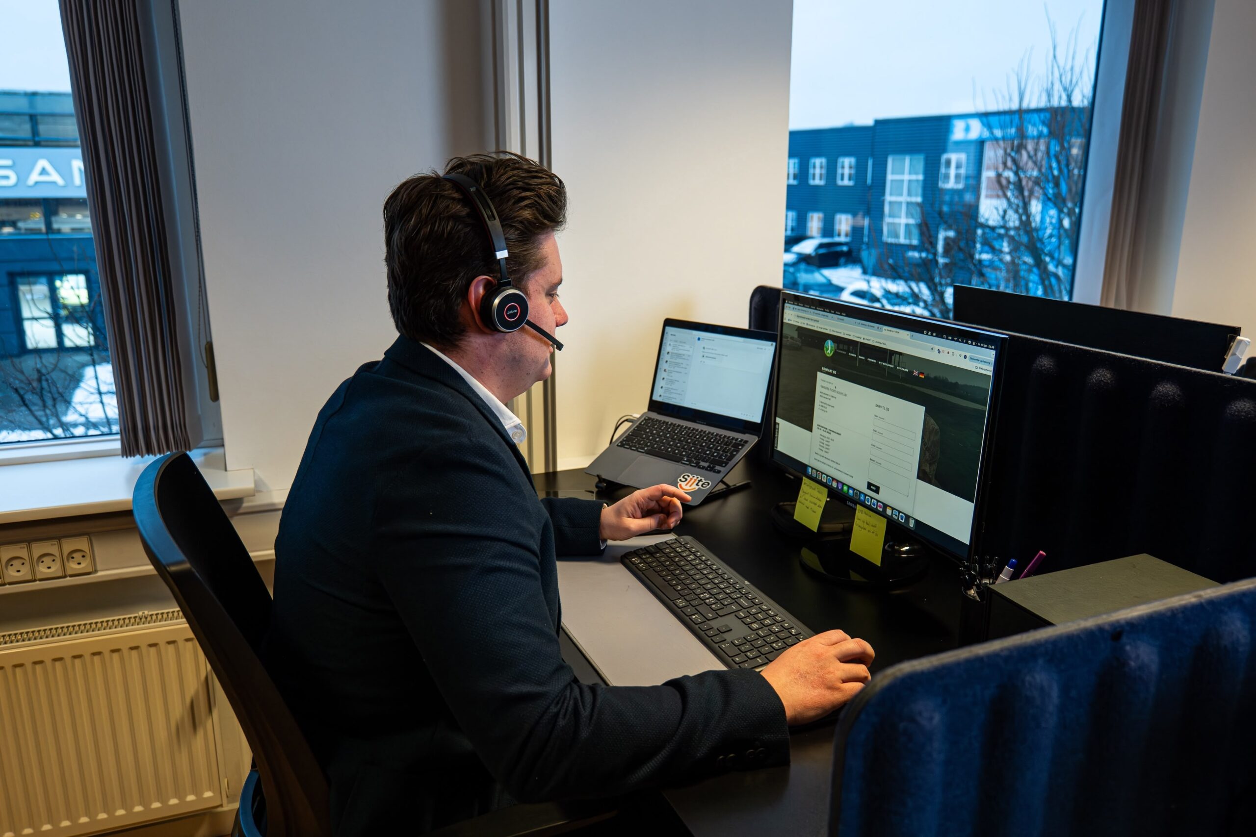 Account manager on a client call